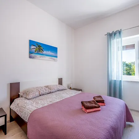 Niki Apartment *